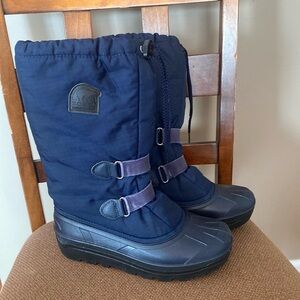 SOREL women’s navy blue snow boots size 8 gently used